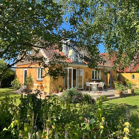 Сasa de vacaciones Oasis Of Calm On Mon's Blooming Fields Askeby